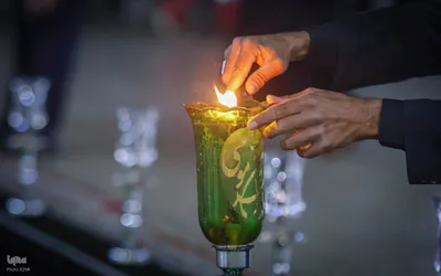 آئین لاله گردانی شام غریبان در حرم شاهچراغ(ع)