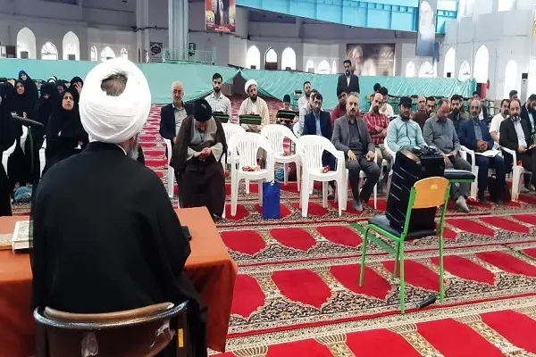 نشست امام جمعه آمل با مسئولان مواکب جشن  عید غدیر