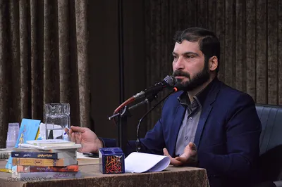 رو نمایی از کتاب شعر "جمع مفرد"