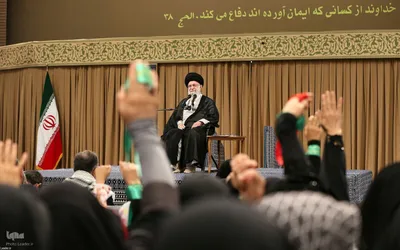 دیدار پیشکسوتان و فعالان دفاع مقدس و مقاومت با رهبر انقلاب