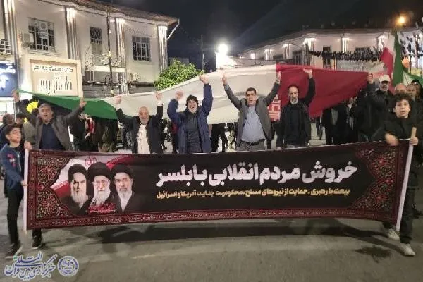 شب‌های وفاداری در بابلسر؛ شکوه اجتماع مردمی در میدان شهدا و بیعت با رهبری