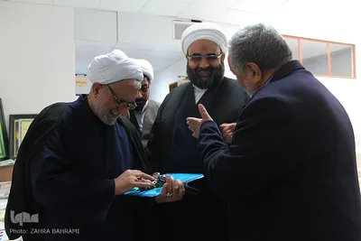بازدید مسئولان از نمایشگاه جانبی همایش