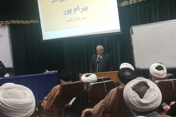 تفسیر قرآن عوام‌فهم و خواص‌پذیر باشد