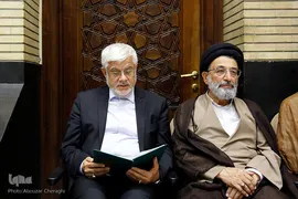 عبدالواحد موسوی لاری و محمدرضا عارف در مراسم ترحیم عباس دوزدوزانی