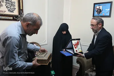 تجلیل از خانواده شهید قرآنی مدافع حرم «مصطفی صدرزاده»