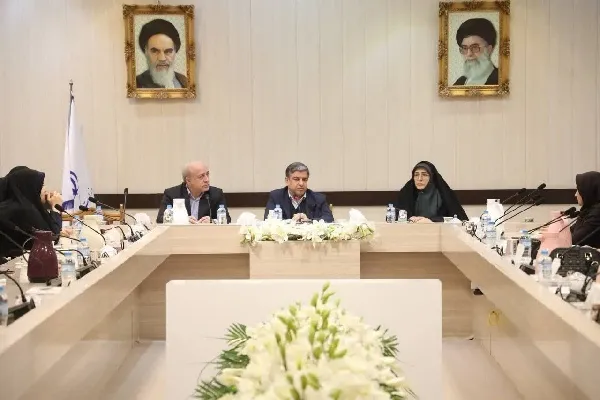 نقش اثرگذار زنان در حوزه‌های اداری و اجتماعی و تربیت نسل مسئولیت‌پذیر