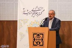 L’amitié avec le Coran avait rempli le cœur de l’imam Khomeiny (ra) de la certitude