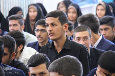 دیدار جمعی از دانش آموزان بسیجی با امام جمعه شهرکرد