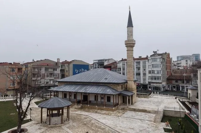 Restore edilen üç vakıf eseri cami cemaatle buluştu