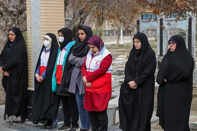 غبارروبی گلزار شهدای ملایر هم‌زمان با روز بزرگداشت شهدا