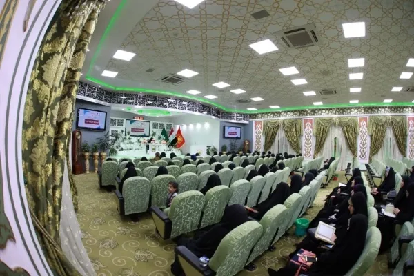 بالصور...مسابقة قرآنية نسوية جمعت نخبة من حافظات إيران والعراق