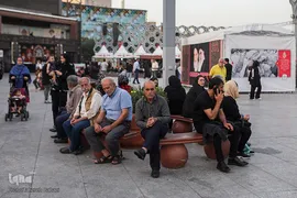 نمایشگاه «عطر سیب» در میدان آئینی امام حسین(ع)