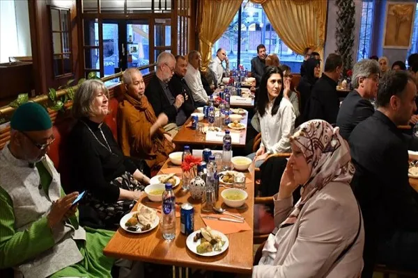 Müslüman ve Hristiyanlar iftar sofrasında bir araya geldi