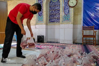 تهیه و توزیع گوشت نذری بین نیازمندان در عید قربان - شیراز