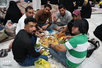 سفره‌های افطاری در جوار آستان علوی