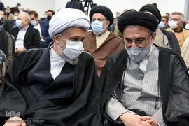 حجت‌الاسلام والمسلمین سیدمهدی خاموشی، رئیس سازمان اوقاف و امور خیریه و آیت الله لطف الله دژكام، امام جمعه شیراز