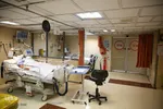 عیادت تولیت آستان حرم شاهچراغ(ع) از مجروحان حادثه تروریسی این حرم مطهر