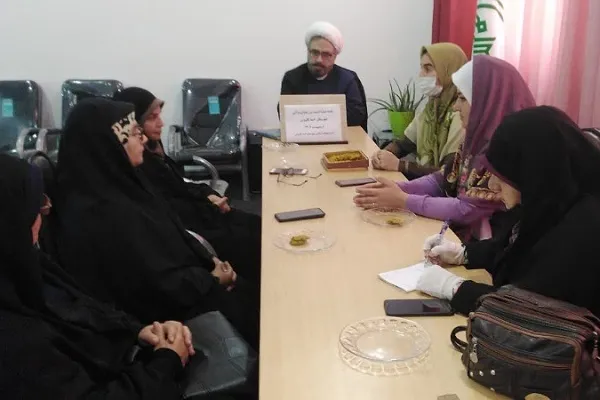 جلسه هیئت اندیشه ورز بانوان قرآن در گنبدکاووس برگزار شد