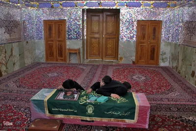 آیین وداع با پیکر مطهر سرهنگ پاسدار «شهید محمدناصر دلیرور» از شهدای نیروی دریایی سپاه  در حرم شاهچراغ(ع)