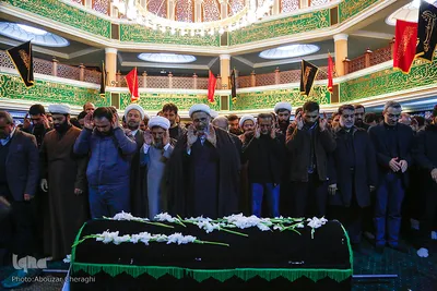 تشییع پیکر جهادگر تهرانی امیرمحمد اژدری بر روی دستان مردم 