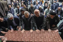  تشییع پیکر مرحوم عماد افروغ در مسجد دانشگاه تهران
