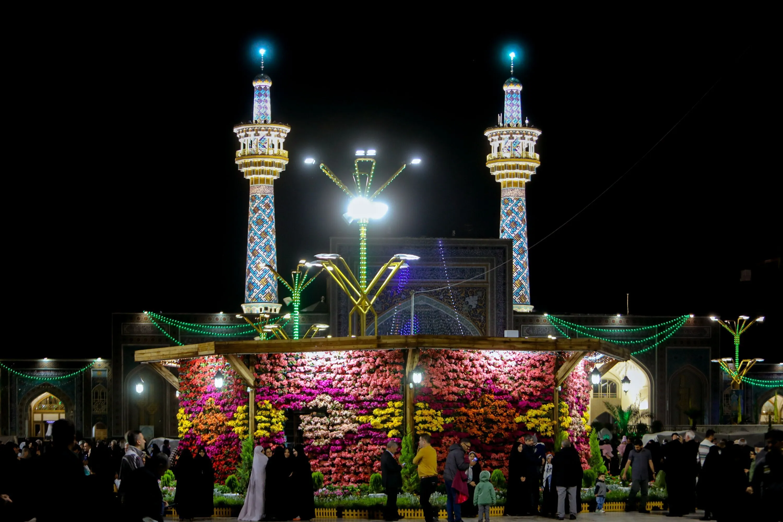Mga Programang Multilingguwal na Binalak sa Dambana ng Imam Reza sa Linggo ng Karamat