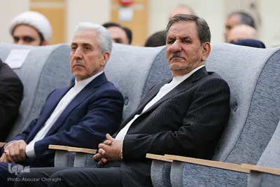 از راست اسحاق جهانگیری، معاون اول رییس جمهور و منصور غلامی، وزیر علوم، تحقیقات و فناوری در مراسم یکصدمین سال تاسیس دانشگاه خوارزمی