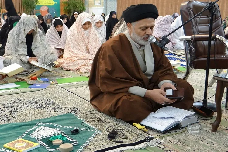 برگزاری اعمال ام داوود در مسجد دانشگاه تبریز