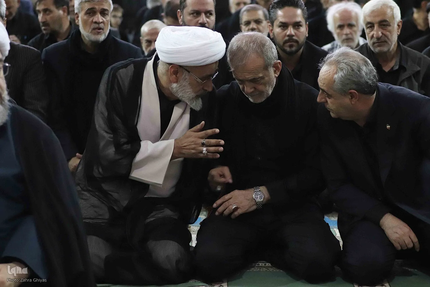 نماز ظهر عاشورا با حضور رئیس جمهور در تبریز