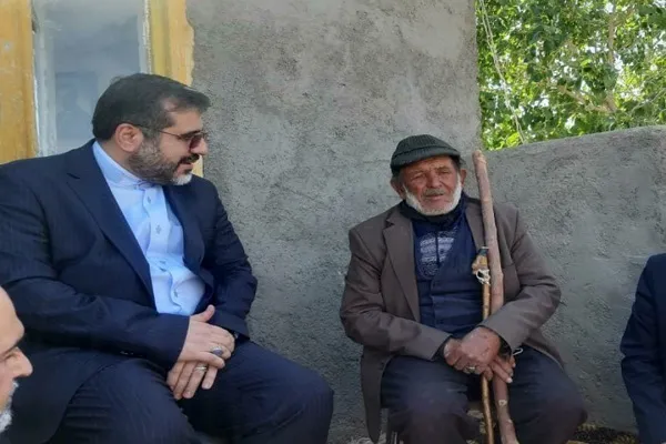 وعده وزیر ارشاد برای اهدای نشان درجه یک به یک پدر شهید هنرمند