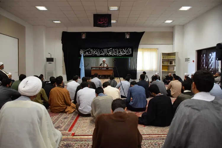 طلاب در نظام ولایی خدمتگزار مردم هستند