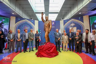 رونمایی از تندیس جهان پهلوان تختی در اصفهان