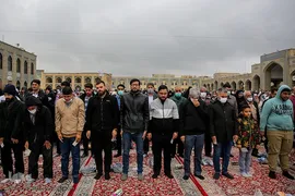 اقامه نماز عید فطر در حرم مطهر رضوی‎