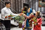 کارکنان هتل کودکان مبتلا به سرطان و خانواده هایشان را بدرقه می کنند