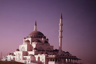 مسجدی در امیرنشین شارجه امارات متحده عربی