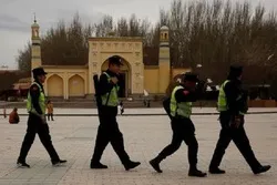 Pinapalawak ng China ang Paghihigpit sa mga Muslim