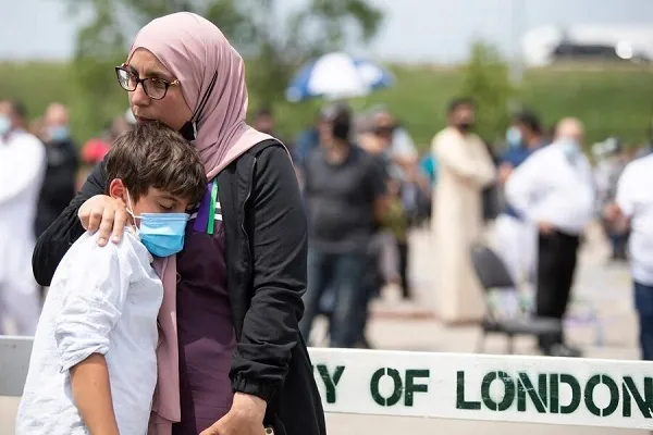 حمله خشونت‌آمیز به زن مسلمان در کانادا؛ اوباش حجاب او را از سر کشیدند