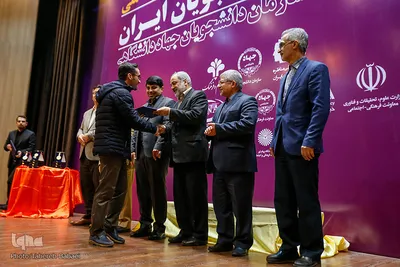 تقدیر از تیم های برگزیده در هفتمین دوره مسابقات ملی مناظره دانشجویان ایران