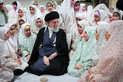 جشن تکلیف دختران دانش‌آموز در حسینیه امام خمینی(ره)