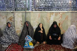 عزاداری شب عاشورای حسینی در 
حرم امام زاده حسن(ع )