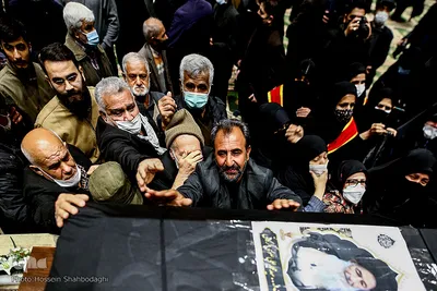 Tausende Menschen nehmen Abschied von Ayatollah Alavi Gorgani