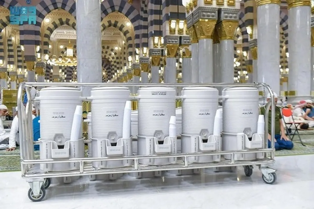 300 Tons of Zamzam Water Transported to Prophet’s Mosque Daily