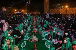 Lange Speisetafel zum Gedenken an „Ruqayya bint al Hussein“ gedeckt