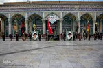 Fahne auf Kuppel der Dschamkarān-Moschee durch eine schwarze Trauerflagge ersetzt