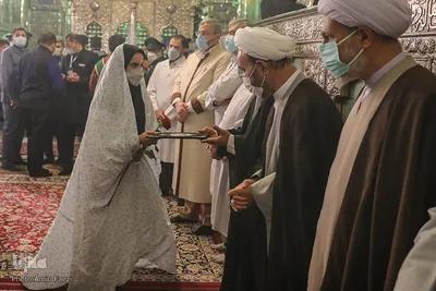 آیین گلابشویی و گل‌آرایی مضجع شریف حضرت احمدبن موسی(ع) به‌مناسبت ولادت باسعادت حضرت زینب(س)