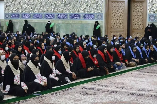 اجتماع بزرگ هلال کریمه در حرم حضرت معصومه(س) برگزار شد