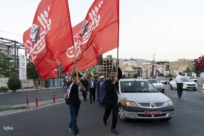 کاروان دانشگاهیان استان البرز پای پیاده در راه تشییع رهبر شهید
