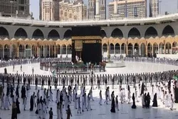 Kaaba mit Zamzam- und Rosenwasser gewaschen