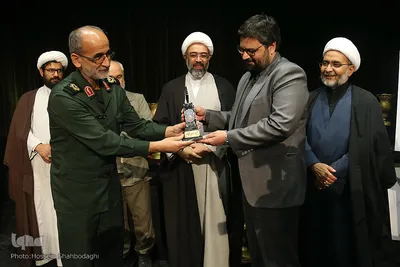 آیین اختتامیه جشنواره سراسری کبوتران حرم و رونمایی از شناسنامه شهید قاسم سلیمانی