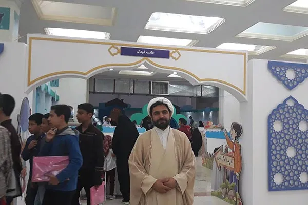 آموزش به کودکان را بر ادامه تحصیل ترجیح دادم